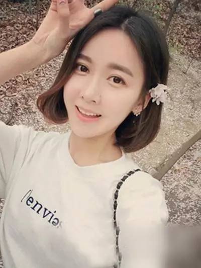 ��ѧ��¶���̷�����ͼƬ Ůѧ�����ÿ��̷���