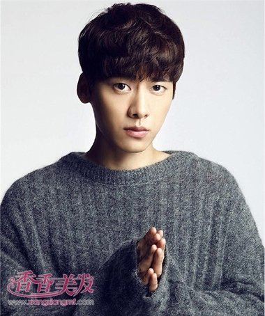 黑瘦的男生适合什么发型 瘦的男生适合的发型