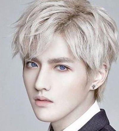 干练男短发发型 男生旁边后面不是要短的发型