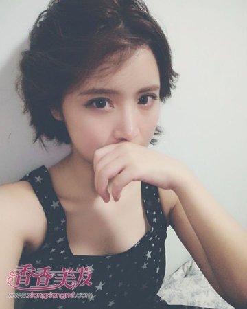 圆脸短发卷发 女生短发烫发蓬松卷发