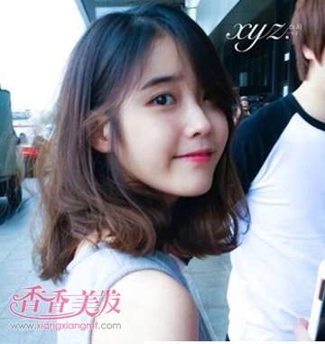 圆脸短发卷发 女生短发烫发蓬松卷发