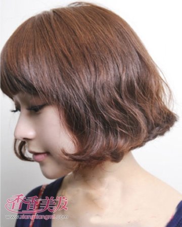 圆脸短发卷发 女生短发烫发蓬松卷发