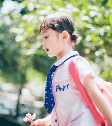 ��ɫ�����ֱ����ô���ÿ� �򵥵ĺ�ֱ������ͷ����