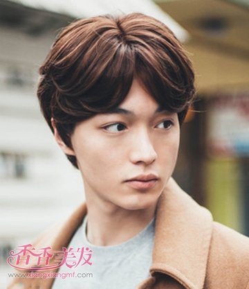 男生深棕色发型效果图 2016流行男生发型颜色