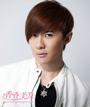 男生深棕色发型效果图 2016流行男生发型颜色