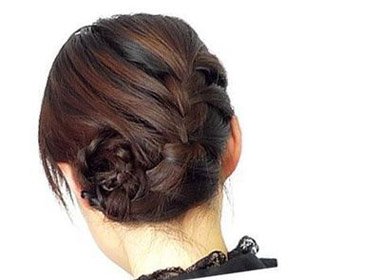 ����Ů�ԵĶ̷����� ������̷��෢