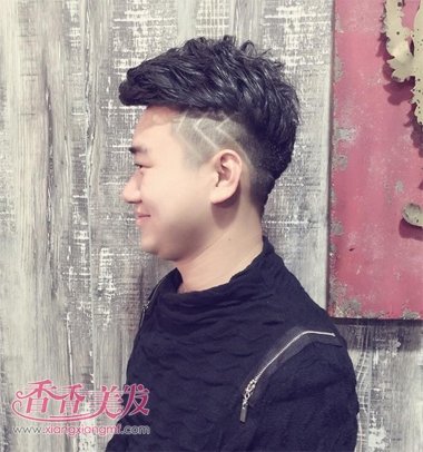 男生两边刮两道火车道短发发型 男生剪短发哪种好看