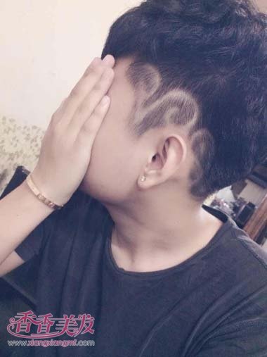 ����������̷�����ͼƬ �ж̷������Ա߹�һ������