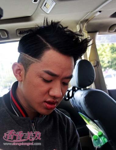 ����������̷�����ͼƬ �ж̷������Ա߹�һ������