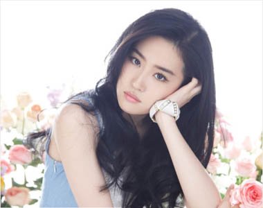 长脸太阳穴窄女生适合的眉型以及发型