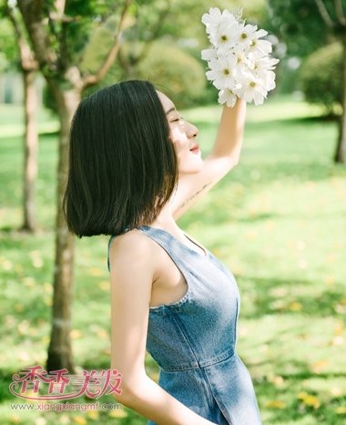 ��ɫ�ж̾���ͼƬ ʱ�пɰ��̷���������