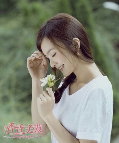 直发是圆脸怎么扎好看 圆脸适合的直发扎法