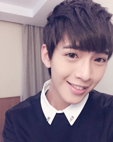 男短发怎么吹蓬松 潮男韩版短发