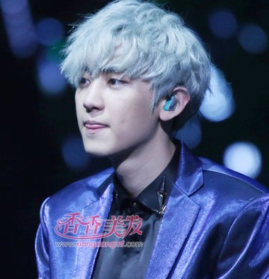 男生什么颜色头发显白 男生头发颜色银白