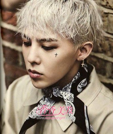 男生什么颜色头发显白 男生头发颜色银白