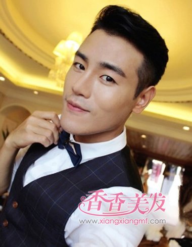 男头发旁边推短都有那些发型 两边推短男士发型