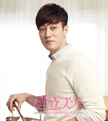 男头发旁边推短都有那些发型 两边推短男士发型