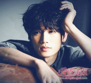 一般方脸男学生留什么样的短发 最流行的男生短发发型