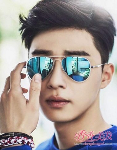 一般方脸男学生留什么样的短发 最流行的男生短发发型