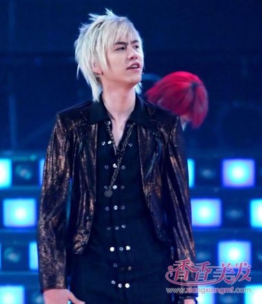 男生挑染银色头发 男的染银色的头发图片