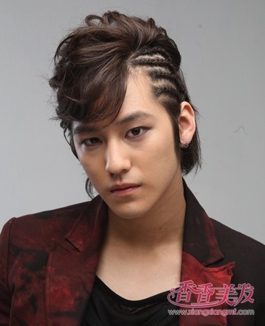 男士绑很多根辫子的是什么发型 男人辫子发型
