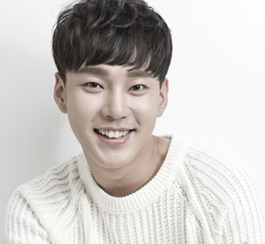 长脸男生剪什么短发好看 男生短发黄金短寸造型