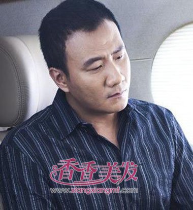头顶头发少的男生该留什么发型 中年男人时尚发型