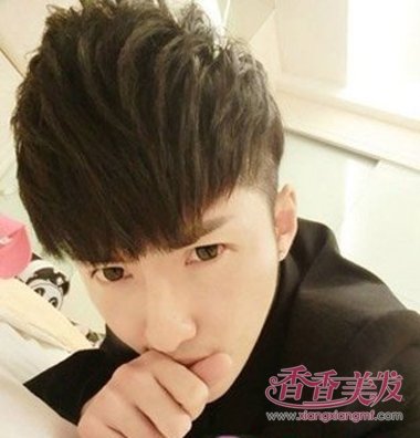 男生短发蓬松发型图片 男生两旁剃短的超短发型图片