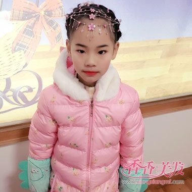 ��ͯŮ����ͷ���ķ��� ��θ�Ůͯ��Ư������