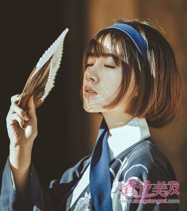 ����Ů���̷��·��� �ķ����ʺ϶̷��ķ���ͼƬ