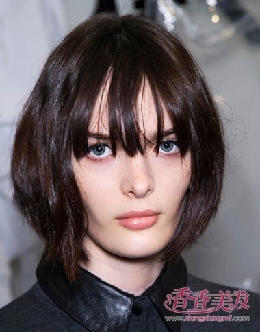 ����Ů���̷��·��� �ķ����ʺ϶̷��ķ���ͼƬ