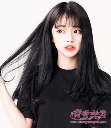 �ڳ����˾���ͼƬ �зֲ��˴����ͼƬ