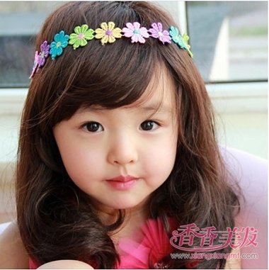 �ж̷�СŮ������ͼƬ С�����̷����ʹ�ȫ