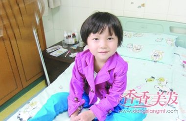 �ж̷�СŮ������ͼƬ С�����̷����ʹ�ȫ