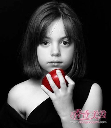 �ж̷�СŮ������ͼƬ С�����̷����ʹ�ȫ