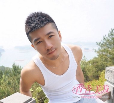 ����ͷ�����м䳤��ʲô���� �̷�����ʽͼƬ