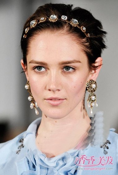 �̷���ͷ�����͵�ͼƬ �򵥴󷽵Ķ̷�����ͼƬ