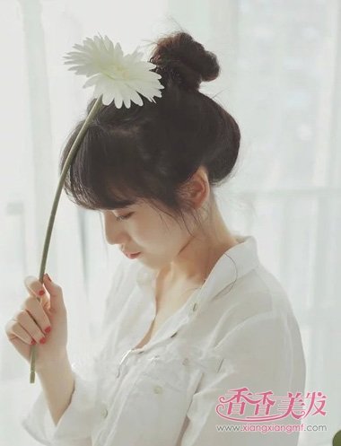 �ܳ�ͷ����Ů���ڼ�����������ͷ�� Ů����ͷ��ͷ�����ͼƬ