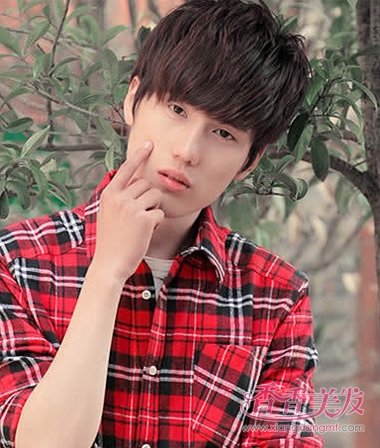 男生方脸适合的发型图 方脸的弄什么发型适合