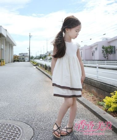 11��Ůͯ���ڷ���β������ ��ͷ��������