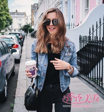 ����������������Ů���г����±߼�����ĺÿ��� ��������������ŮͼƬ