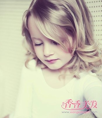 С���̷���ʲô�·��� ͷ���϶�Ů��������ͼƬ��ȫ