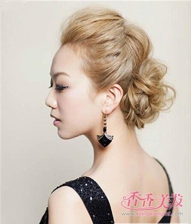 ����Ů�Գ�����ͷ���ͽ̳���Ȼ�������� ����Ů���г��������̷����͸��˸��Ӱ�����һ��