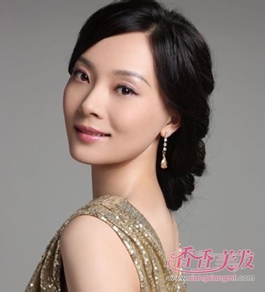 ����Ů�Գ�����ͷ���ͽ̳���Ȼ�������� ����Ů���г��������̷����͸��˸��Ӱ�����һ��