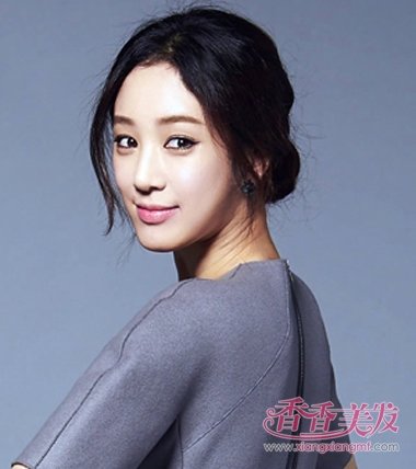 ����Ů�Գ�����ͷ���ͽ̳���Ȼ�������� ����Ů���г��������̷����͸��˸��Ӱ�����һ��