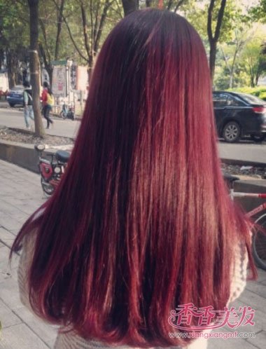 Ů��Ⱦ�ƺ�ɫ��ͷ������ķ���ͼƬ