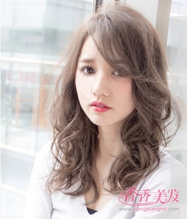 圆脸最适合的披肩发型 圆脸mm如何选发型