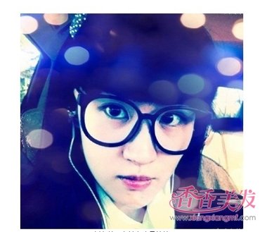 �����ڿ��۾���Ů���� �г����зֺ�ɫ