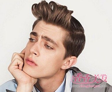 头上有皱纹的男孩适合什么样的发型 男士什么发型成熟
