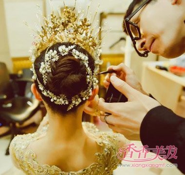 �����ʶ���һ���ӥŮ�� ����Ů�����̵�